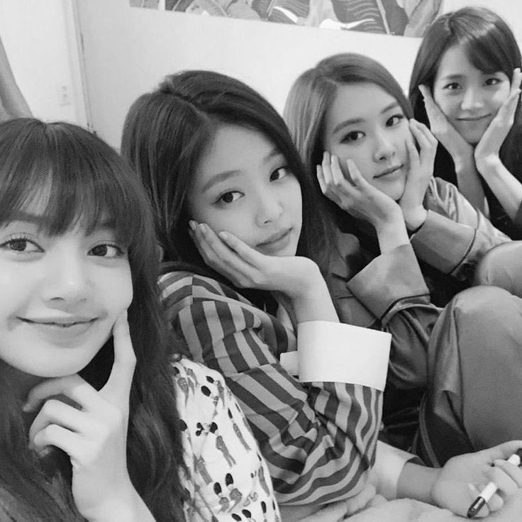 black & white 6 Year Anniversary, Lisa Blackpink Instagram, M Instagram, 6th Anniversary, Lalisa Manobal, Blackpink Photos, Lalisa Manoban, Blackpink Lisa, Blackpink Jisoo