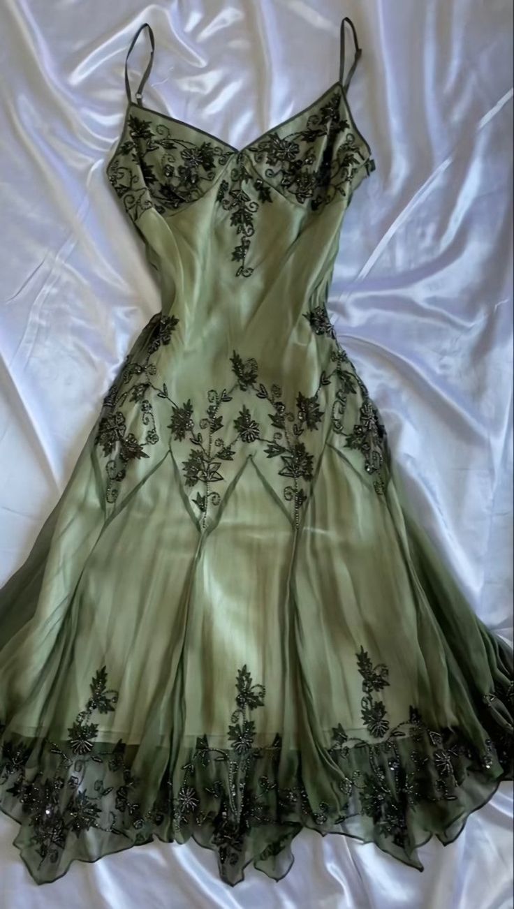 vintage green emerald maxi dress embroidered crystals floral Prom Dresses Dark Green Vintage Dress, 22th Birthday, Clothing Aesthetics, Green Prom Dresses, Whimsical Dress, Green Prom, Floral Prom Dresses, Dream Outfits, Prom Dress Inspiration