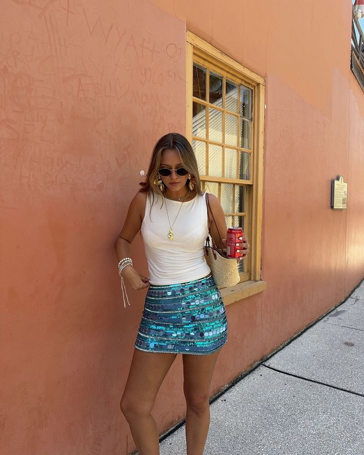 Chase Marie Wise | summers really been shining lately 🩵✨all fits from @nastygal | Instagram Party Fits Casual, White Mini Skirt Outfit, Mini Skirt Outfit, Party Outfits Night, New York Outfits, Casual Party Outfit, Ibiza Outfits, Italy Outfits, Miniskirt Outfits