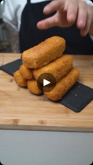 661K views · 145K reactions | Crab Rangoon mozzarella sticks
- 2 packs cream cheese 
- 1/2 cup green onion 
- a lot of mozzarella 
- imitation crab 
- 1/2 tbsp onion powder 
- 1/2 tbsp garlic powder 
- salt to taste 
- panko breadcrumbs 
- egg for breading 
- plain flour for breading | Alex Mejia