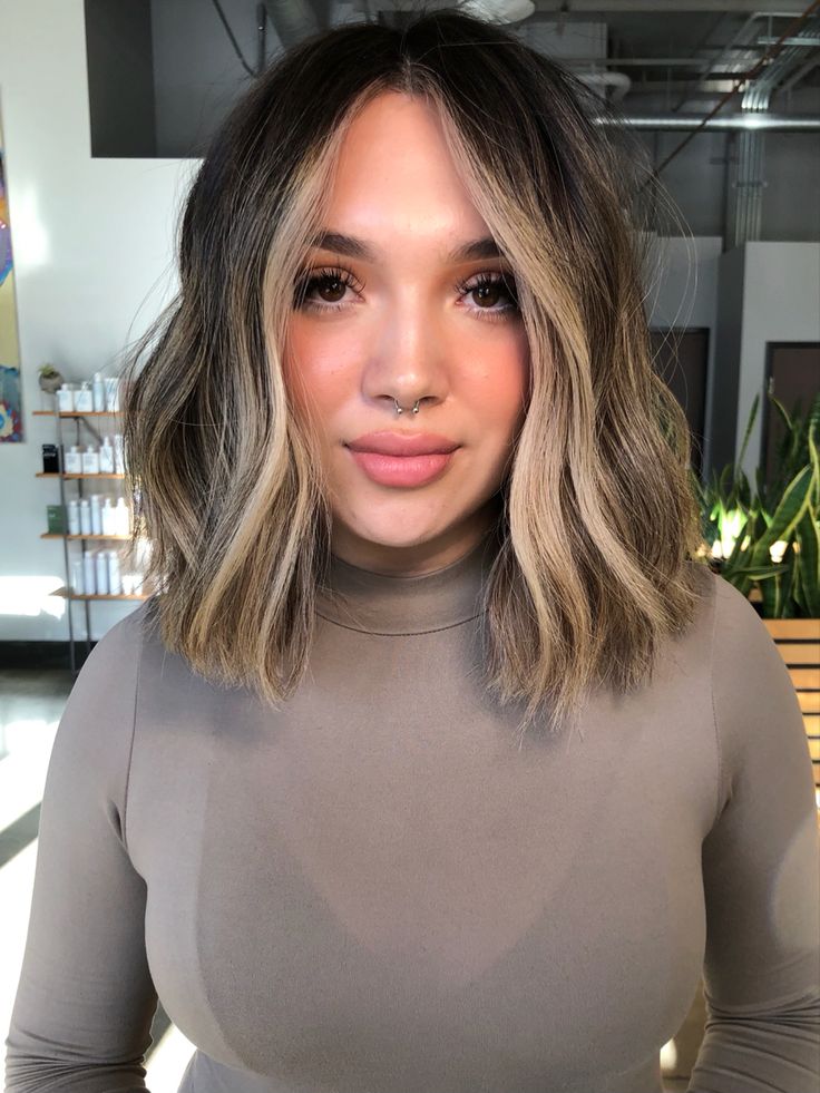 Dark Root With Money Piece, Rooted Money Piece Brunette, Short High Contrast Hair, Short Bob Money Piece Hair, Brown Lob With Money Piece, Ombre With Money Piece Short Hair, Brunette With Money Piece Medium Length, Blonde Money Piece Hair Brunette Short, Money Piece Bob With Bangs