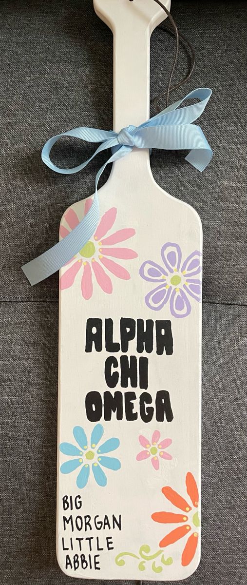 Big little reveal 
Big little paddle 
Flower wood painting Big Little Sorority Plaques, Trendy Sorority Paddle, Sorirty Paddles Ideas, Pastel Paddles Sorority, Pastel Sorority Paddle, Flower Paddle Sorority, Sage Green Sorority Paddle, Big Lil Paddles Ideas, Easy Sorority Paddles