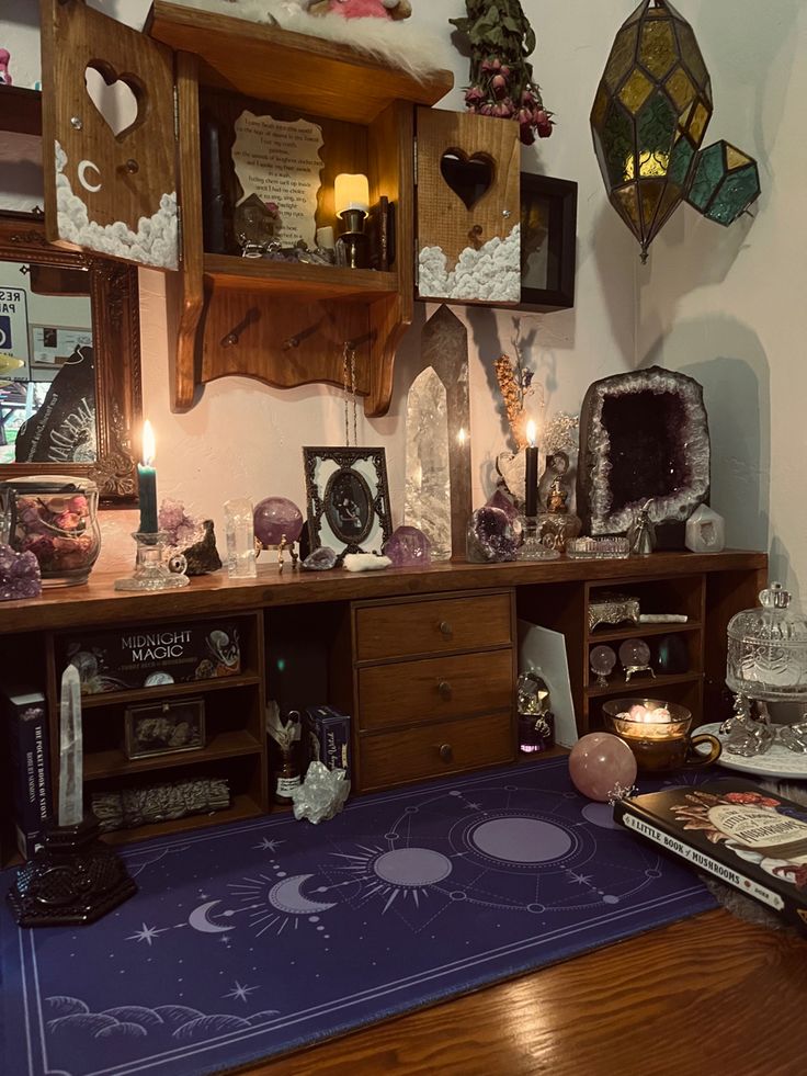 Witchy desk setup Witches Study Room, Spell Room Aesthetic, Home Witch Aesthetic, Witchcraft Furniture, Witches Altar Setup, Whimsigoth Desk, Witchy Desk Setup, Witch Interiors, Witchcraft Altar Ideas