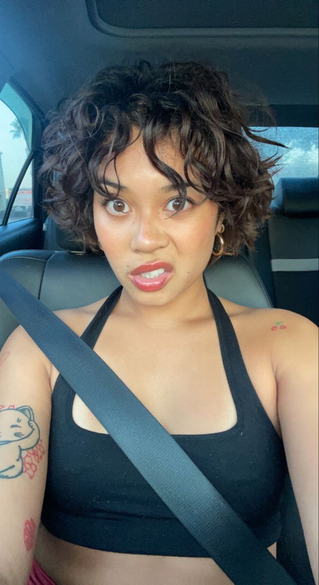 Bixie Haircut Girl Curly, Curly Bixie Haircut Girl, Cropped Wavy Hair, Bob Cut For Curly Hair Round Faces, Short Curly Hair Thick, Short Hair Cuts For Women Curly Layers, Short Curly Haircuts Thick Hair, Long Pixie Haircut Curly Hair, Short Curly Feminine Haircut