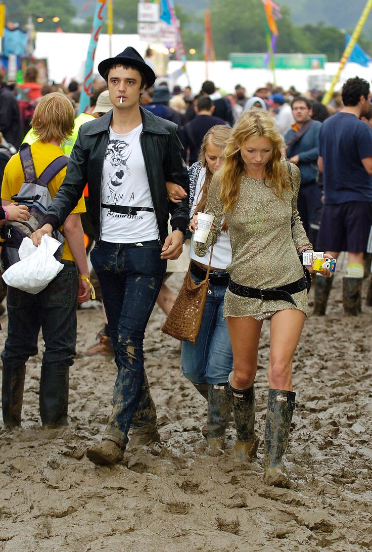 Glastonbury Outfits, Glastonbury Festival Fashion, Glastonbury Fashion, Jamie Hince, Pete Doherty, Kate Moss Style, Festival Mode, Hunter Wellies, Look Festival