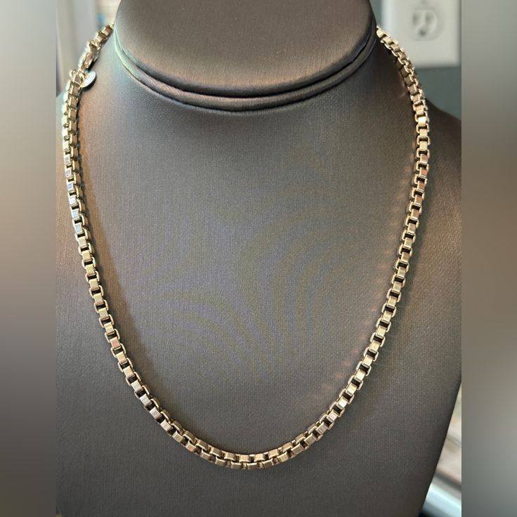 Tiffany & Co. Sterling Silver Venetian Link Chain. Chain Measures 18”. Tiffany Pouch Included. Used In Excellent Condition. Jewelry Tiffany, Tiffany Co Jewelry, Link Necklace, Tiffany & Co., Link Chain, Womens Jewelry Necklace, Jewelry Necklaces, Pouch, Women Jewelry