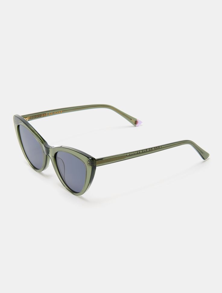 Introducing Amy Forest, a timeless fusion of classic design and contemporary elegance, meticulously crafted from eco-acetate, making a bold statement in fashion and sustainability. The perennial cat-eye silhouette gets a fresh twist with olive crystal acetate, adding sophistication to any occasion, be it brunch, beach days, or stylish soirées. Handcrafted with eco-conscious precision, these lightweight shades embody classic charm while reflecting our commitment to sustainability. Designed to fit every face shape seamlessly, Amy Forest features smoke blue lenses that combine style and substance, ensuring reliable sun protection with exceptional clarity. Embrace the versatile classic design that suits any occasion, elevating your style with the eco-friendly craftsmanship of Amy Forest, ideal Retro Cats, Blue Lenses, Fun Loving, Cool Pools, Eye Shapes, Eye Protection, Modern Retro, Green Crystals, Custom Boxes