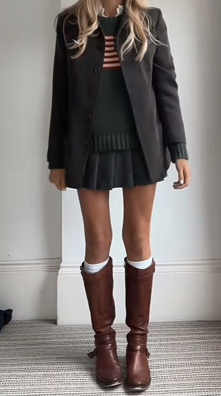 Prep Winter Outfits, Chic Fall Outfits 2024, Prep School Outfits, Nikita Core, Transitional Fall Outfits, Fall Skirt Outfits, Sloane Ranger, Simple Outfits For School, Look Legging