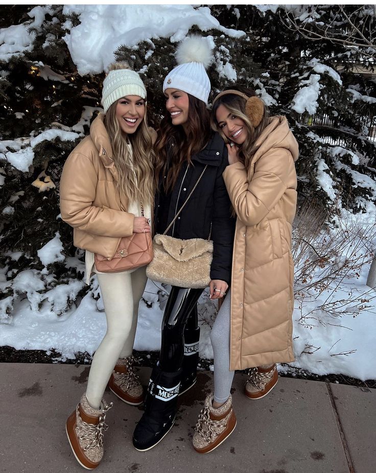 Snow Trip Outfit, Winter Getaway Outfits, Winter Vacation Outfits, Apres Ski Outfits, Nyc Outfits, Snow Trip, Stylish Winter Outfits, Snow Outfit, Trip Outfits