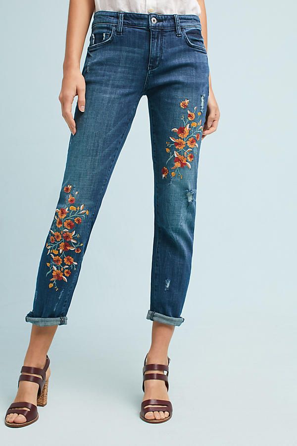 Jeans Bordado, Denim Photoshoot, Character Clothing Ideas, Anthro Style, Moody Florals, Edge Fashion, New Fashion Style, Jeans Mom, Jeans Diy