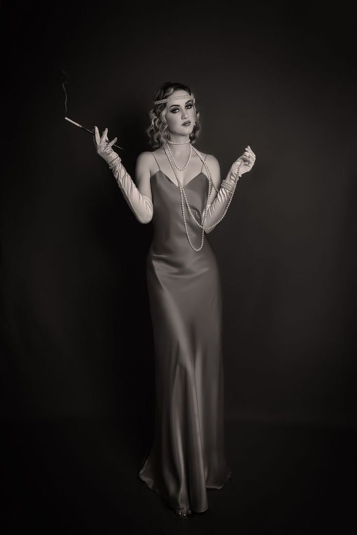 Roaring 20s Fashion Party, 1920 Photoshoot Ideas, 20s Fashion Party, 1920s Rich Woman, 1920s Mobster Woman, 1920s Inspired Photoshoot, 20s Aesthetic Outfit, Speakeasy Aesthetic Outfit, Hollywood Theme Dress