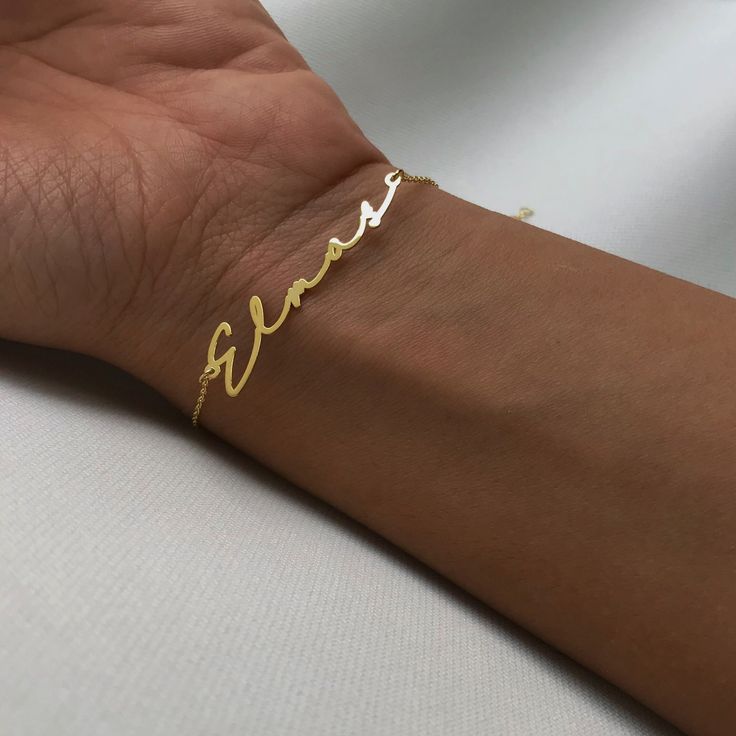 -18 carat gold plated 925 sterling silver name bracelet. Gold, silver and rose gold color options. Very stylish and high quality product. -100% hypoallergenic (no green skin or rashes). -Each order will come in jewelry box. -Express shipping worldwide. Check our store to see all the other unique pieces we have to offer! Gold Sterling Silver Bracelet With Custom Name, Gold Sterling Silver Name Bracelet For Gift, Gold Sterling Silver Name Bracelet As Gift, Dainty Rose Gold Custom Name Bracelet, Gold Sterling Silver Custom Name Bracelet, Custom Name Gold Sterling Silver Bracelet, Dainty Rose Gold Name Bracelets, Gold Sterling Silver Name Bracelet For Mother's Day, Signature Name Bracelet As Gift