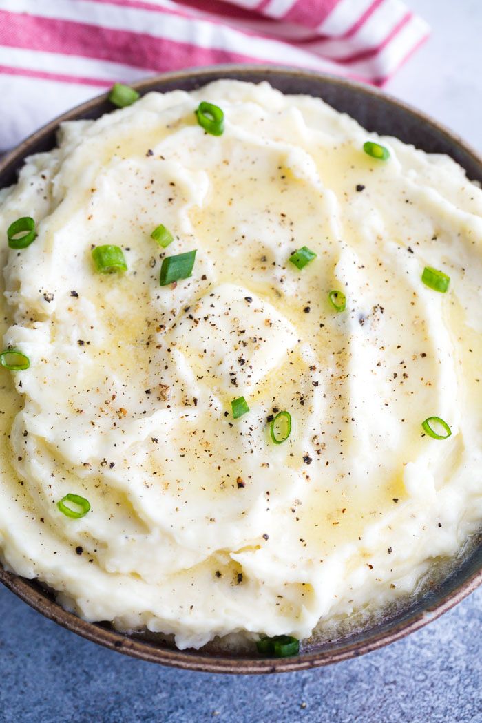 mashed potatoes with chives in a bowl