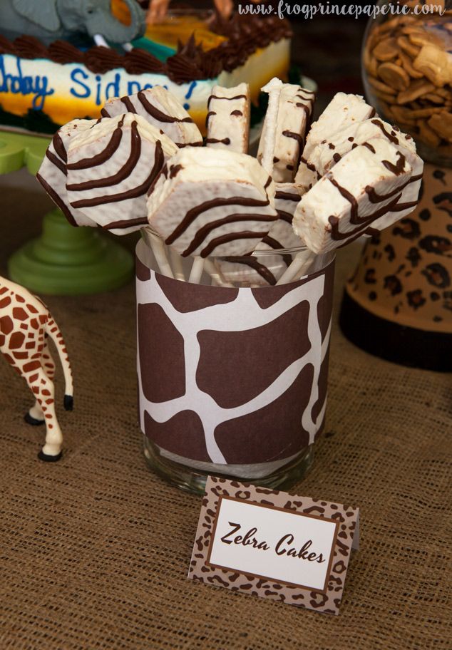 there is a giraffe and zebra themed dessert in the cup on the table