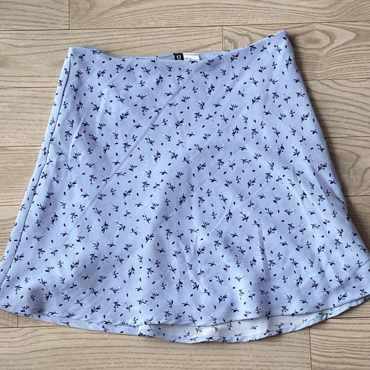 H&M Blue Floral Skirt - Brand New Size 2 High Waisted Above Knee Skirt H&m Lined Skirt For Spring, H&m Spring Lined Skirt, H&m Pleated Summer Skirt, H&m Summer Pleated Skirt, H&m Pleated Skirt For Summer, Spring H&m Lined Skirt Bottoms, H&m Spring Lined Skirt Bottoms, H&m Lined Spring Skirt, H&m Spring Skirt