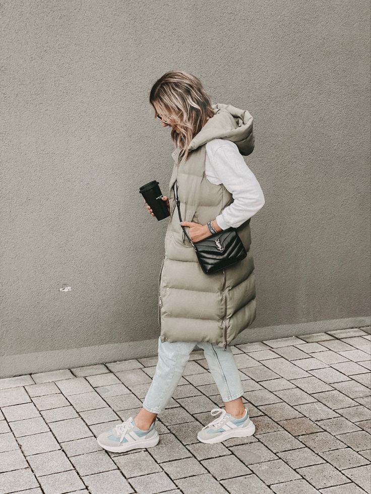 Bezrękawnik Outfit, Mommy Outfits, Beige Outfit, Mode Casual, Over 50 Womens Fashion, Layering Outfits, Casual Chic Outfit, Casual Winter Outfits, Autumn Outfit