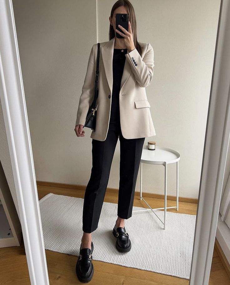 Outfits For The Office, Office Fits, Corporate Baddie, Casual Work Outfits Women, Outfit Chic, Stylish Work Attire, Business Casual Outfits For Work, Classy Work Outfits, Stylish Work Outfits