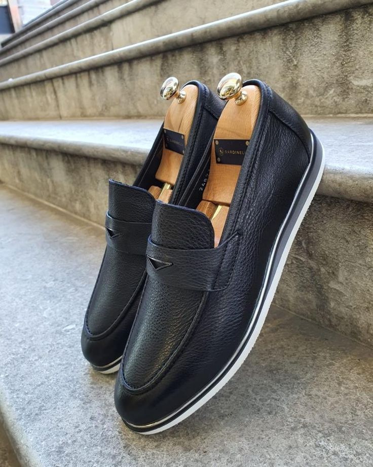 Bellingham Black Buckle Loafer – brabion Photography Bags, Buckle Loafers, Code Black, Office Shoes, Unique Shoes, Black Wallet, Black Leather Shoes, Shoe Gifts, Leather Shoes Men