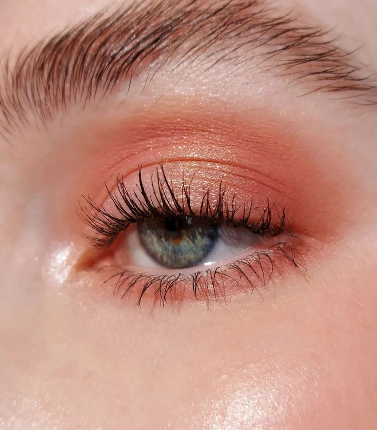 easy peachy coral eyeshadow look 🍑 Peachy Gold Makeup, Golden Peach Makeup, Peach Makeup Aesthetic, Peachy Eyeshadow Look, Coral Eyeshadow Looks, Coral Makeup Looks, Peach Eyeshadow Looks, Makeup Unit, Coral Eye Makeup