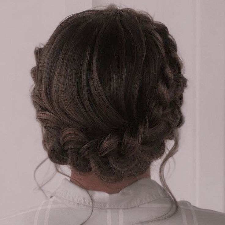 Trendy Hairstyle, Bun Hairstyle, Peinados Fáciles Para Cabello Corto, Hair Stylies, Hair Stylist Life, Easy Hairstyles For Long Hair, Aesthetic Hair, Hairstyle Ideas, Bridesmaid Hair