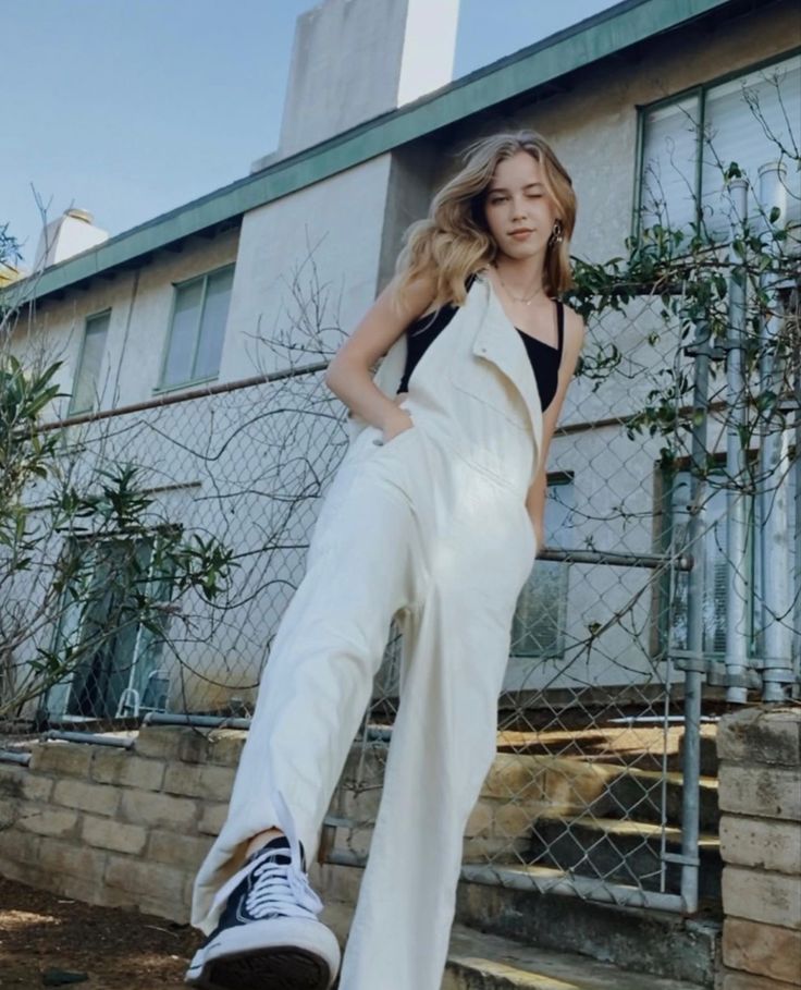 aesthetic white dickies carharrt overalls black and white outfit Jumpsuit White Outfit, Overalls Women Aesthetic, Cute White Overall Outfits, Outfits With White Overalls, How To Style White Overalls, Crop Top And Overalls, Cool Overall Outfits, Styling White Overalls, Dickies Dungarees Outfit