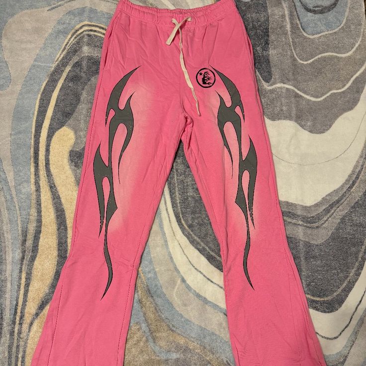 Hellstar Flames Pink Sweatpants Mens Size Large Pink Cargo Pants For Streetwear, Pink Cotton Sweatpants, Pink Straight Pants For Loungewear, Casual Pink Pants For Streetwear, Trendy Wide Leg Pink Sweatpants, Trendy Pink Wide Leg Sweatpants, Pink Wide Leg Cotton Sweatpants, Pink Cotton Wide Leg Sweatpants, Pink Straight Leg Loungewear Pants