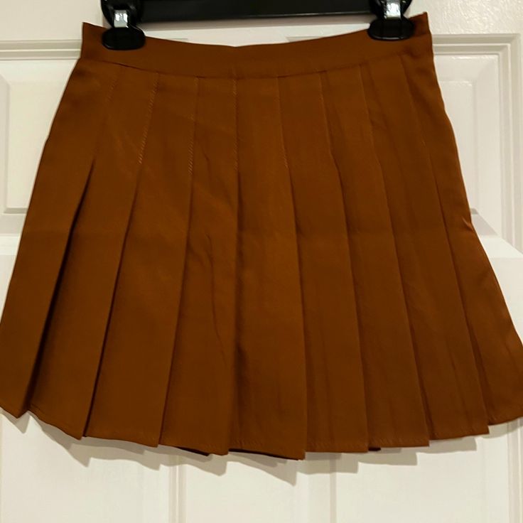 New Without Tags, Never Worn! Cute Skirt, Just Too Small For Me. Should Fit Someone Who’s A Size 4 For Reference My Measurements: Height - 5’3 Chest - 39 In Waist - 28 In Hips - 40 In. I Usually Wear A Size 6 Or M I’d Be Happy To Answer Any Questions :) Brown Lined Tennis Skirt For Spring, Short Length Skort For School, Short Skort For School In Fall, Brown Pleated Mini Skirt For Spring, Trendy Short Skort For School, School Skort For Fall, Short Length, Fall School Skort In Short Length, Short Length Fall Skort For School, Casual Mini Length Shorts For School