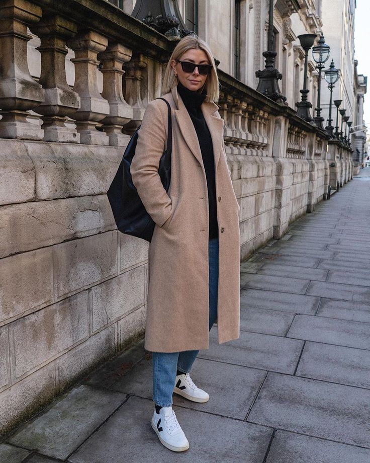 Emma Hill on Instagram: “Simplicity 👌🏼 ———�— Outfit Details: Sunglasses - @lespecs  Coat - @andotherstories (2 years old) Bag - @everlane (gifted) Jumper - @hm…” Socks With Sneakers Outfit, Camel Coat Outfit Winter Style, Leather Sneakers Outfit, Light Jeans Outfit, Minimal Style Outfits, Winter Sneakers Outfit, Emma Hill, Korean Winter Outfits, Camel Coat Outfit