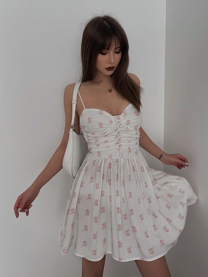 Fabric: Polyestercolor: WhiteSize: (unit cm)S Bust 80 Waist 64 Skirt Length 73M Bust 84 Waist 68 Skirt Length 74L Bust 88 Waist 72 Skirt Length 75Please check the size carefully when you placing the order&ltp&gtFor more pictures please contact us!</p>&ltbr/> Simple Summer Dresses, Romantic Floral Print, Romantic Dress, Cute Summer Dresses, Maxi Dresses Casual, Casual Summer Dresses, Casual Summer Outfits, Summer Maxi Dress, Dress 100