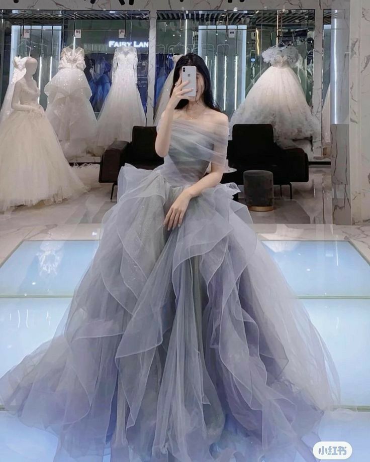 || 𝑹𝒐𝒎𝒂𝒏𝒄𝒆 || || 𝑴𝒂𝒇𝒊𝒂 𝒂𝒖 || || 𝑶𝒃𝒔𝒆𝒔𝒔𝒊𝒐𝒏 || … #fanfiction #Fanfiction #amreading #books #wattpad Prom Dresses Elegant, Gowns Dresses Elegant, 파티 드레스, Princess Ball Gowns, Evening Gowns Elegant, Cute Prom Dresses, Pretty Prom Dresses, Fairytale Dress, Ball Gowns Prom