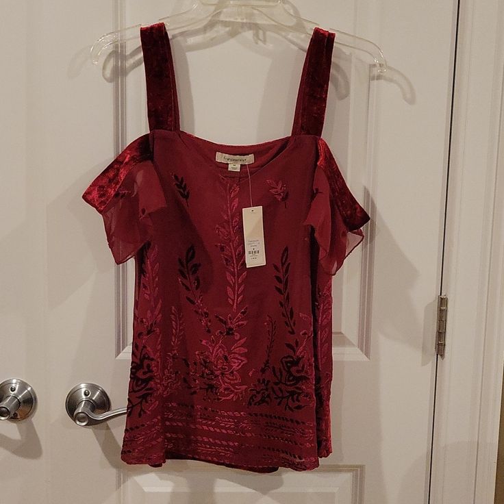 Nwt Fancy Top. Flattering Neckline, Loose Fit. Fancy Top, Fancy Tops, Summer Fits, Red Vintage, Virtual Closet, Flowy Tops, Fancy Dresses, Cute Shirts, Fashion Ideas