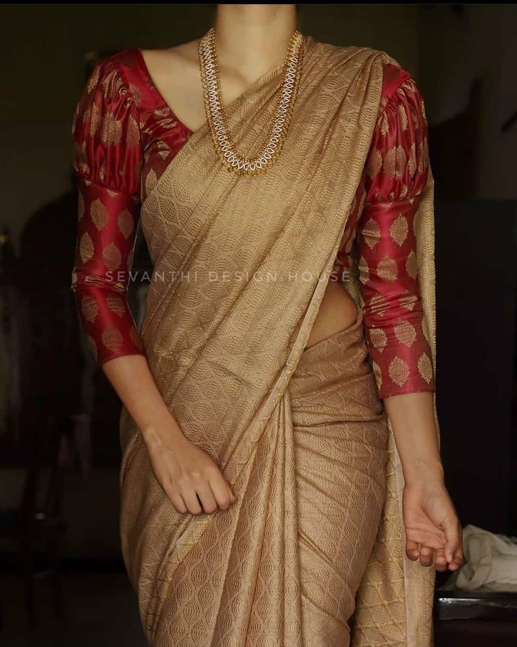 Wedding silk sarees 👗 on Instagram: “Silk cotton saree designs Inspiration 💖 . . Designer - @sevanthidesignhouse . . . . . #bridalhairstyle #mehendi #lehenga #mehandi…” Long Blouse Designs, Saree Wearing Styles, Simple Saree Designs, New Saree Blouse Designs, Traditional Blouse Designs, Latest Model Blouse Designs, Cotton Saree Designs, Fashionable Saree Blouse Designs, Blouse Designs Indian