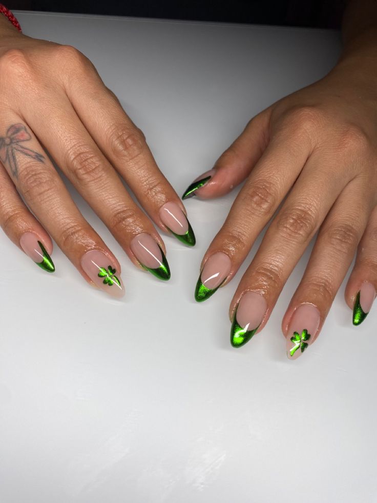 March Inspo Nails, March Nails Ideas Almond, Green Nails Saint Patricks, Dublin Inspired Nails, March Nails Inspiration, St Patrick’s Makeup Simple, Nail Inspo St Patricks Day, Gold Shamrock Nails, Basic St Patricks Day Nails