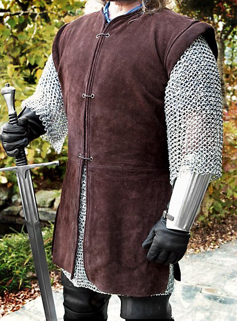 Long Suede Jerkin Brown Fantasy Ranger, Leather Jerkin, Snow Costume, Larp Fashion, Larp Costumes, Armor Ideas, Leather Vests, Metal Armor, Theater Costumes