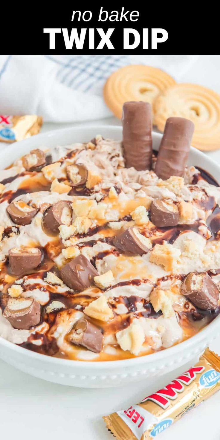 Twix dip in white bowl No Bake Dip Recipes, Twix Dip Recipe, Brownie Dip Recipe, Carmel Dip Recipes, Desserts For January, Twix Desserts, Twix Dessert Recipes, Twix Salad, Twix Dip