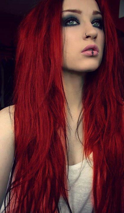 Styl Goth, Fete Emo, Scene Girl, Chic Hair, Dye Hair, Color Personality, Long Red Hair, Pinterest Hair, Dip Dyed