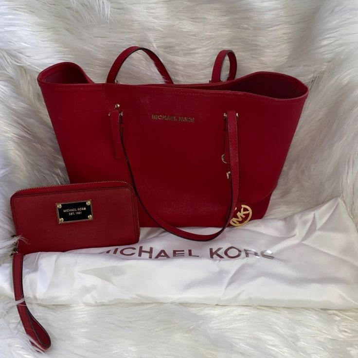 Michal Kors Purse & Wallet-Excellent Condition Bags Michael Kors, Michael Kors Purse, Purses Michael Kors, Michael Kors Bag, Purse Wallet, Shoulder Bags, Michael Kors, Bag Lady, Purse