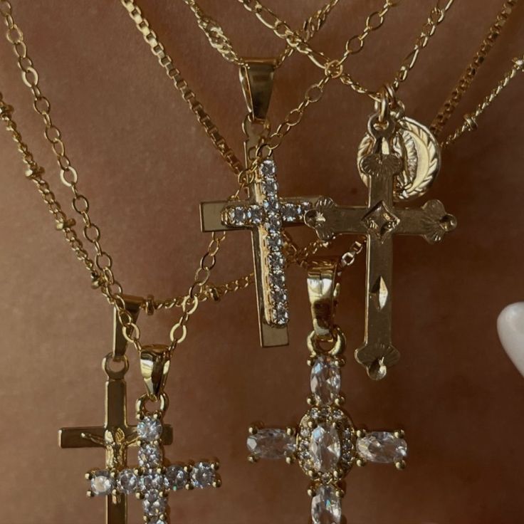 Cross Pendant Aesthetic, Gold Cross Aesthetic, Aesthetic Cross Necklace, Cross Jewelry Aesthetic, Mary On A Cross Aesthetic, Kail Uchis, Cross Necklace Aesthetic, Baddie Jewelry, Cross Aesthetic