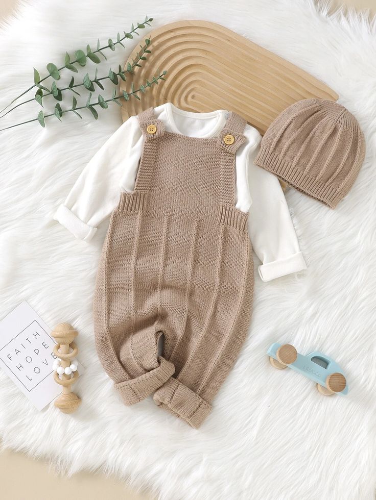 Infant Outfits, Pull Bebe, Neutral Baby Clothes, Baby Overalls, Easy Crochet Baby, Knit Jumpsuit, Gender Neutral Baby Clothes, Baby Boy Fashion