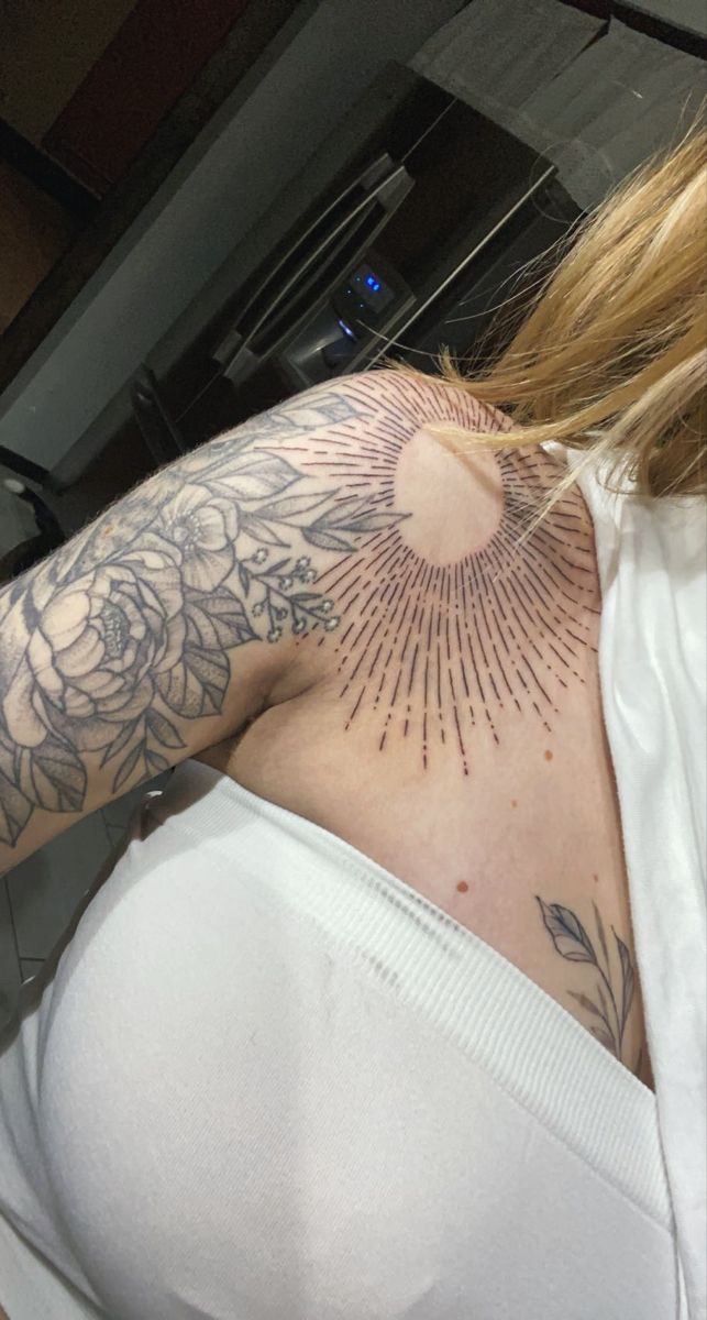 Sun Tattoo, Florals, Shoulder Sun Tattoo Ideas For Women Shoulder, Sun Ray Shoulder Tattoo, Sun And Floral Tattoo, Sunburst Tattoo Shoulder, Sun Tattoo Shoulder For Women, Sunshine Shoulder Tattoo, Sun Sternum Tattoo Women, Cute Shoulder Tattoos For Women, Shaded Sun Tattoo