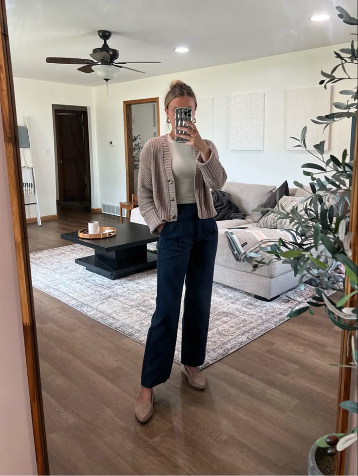 Casual Social Work Outfit, Functional Business Casual, Health Professional Outfit, Working At A Bank Outfits, Med School Business Casual, Work Outfits Women Cardigan, Business Casual Outfits For Women Medical Office, Business Casual Therapist Outfits, Business Casual Doctor Outfits