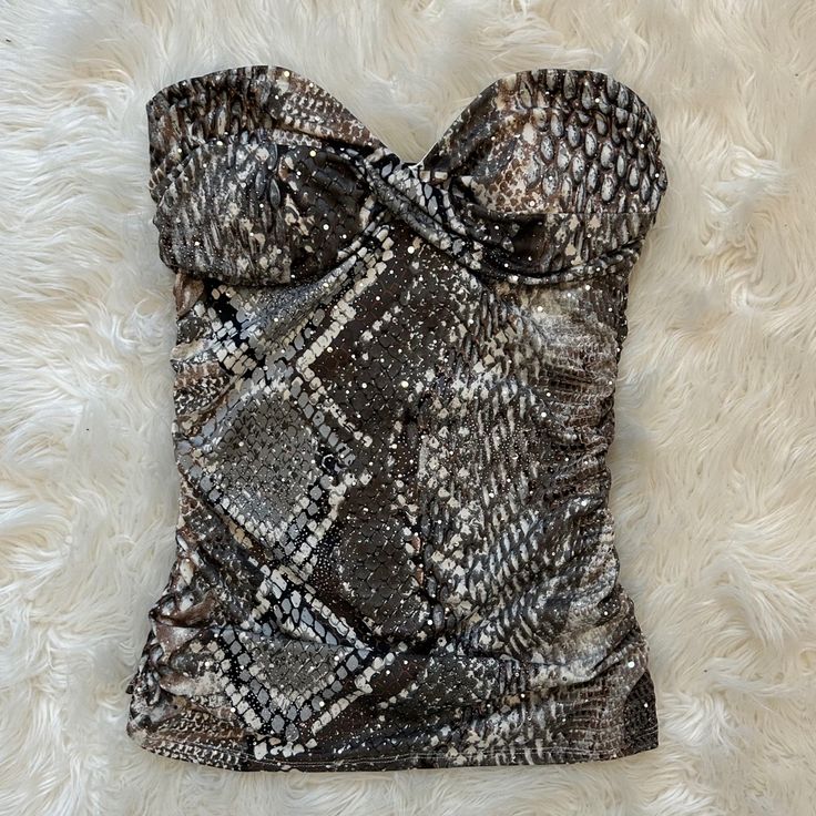 Y2K 2000s Strapless Snake Skin Tube Top With Sequences #2k # y2kfashion #2000s #2000sfashion #strapless #tubetop #tubetopoutfits #sequins Sequence Top Outfit, Staple Outfit Pieces, Slytherin Closet, 2000 Tops, Brown Tube Top, Sequence Tops, 2000 Clothes, Sequence Top, Tube Top Outfits