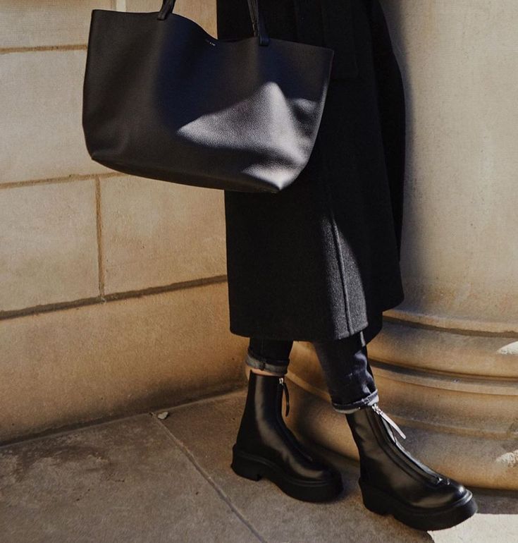 The Row By The Olsen’s on Instagram: “The Row’s park textured-leather tote and their zipped 1 leather ankle boots. ⛓ Credit to @119corbo.” The Row Boots Outfit, Therow Boots, The Row Boots, Row Boots, Beige Shoes, Mood Board Fashion, Mid Calf Boots, Business Outfits, Boots Outfit