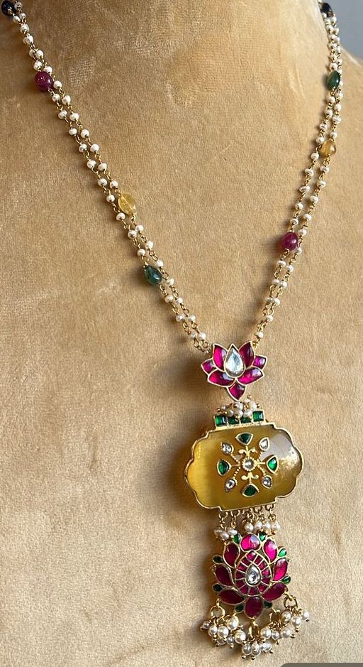 Elegant Pearl Necklace With Meenakari, Traditional Pearl Necklace With Meenakari, Festive Elegant Meenakari Pearl Necklace, Elegant Meenakari Pearl Jewelry, Traditional Meenakari Pearl Jewelry Sets, Neck Pieces Jewelry, Fancy Jewelry Necklace, Bridal Jewelry Vintage, Antique Jewellery Designs