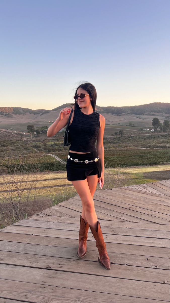 Valle fit inspo valle de guadalupe cowboy boots outfit mexico fit inspo cowgirl outfit vineyard outfit brown boots outfit fall outfit inspo Black Outfit Cowboy Boots, Cowgirl Brown Boots Outfit, Cowboy Boots Club Outfit, Cowboy Boots Outfit Brown, Brown Boots Outfit Summer, Outfits With Brown Cowboy Boots, Brown Cowboy Boots Outfit Summer, Guadalajara Mexico Outfits, Tequila Mexico Outfit