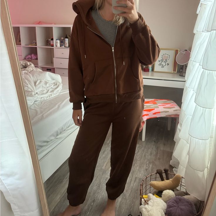 Brown Sweatset Includes Zip Up Hoodie And Sweatpants Hoodie Zips Sweatpants High Waisted And Adjustable Both Are Size Medium Brand New !!!! 2 Pieces The Color Of Top And Bottom Match Super Flattering Like Espresso Brown From Lulu Perfect Loungewear For Any Time Alo Madhappy Very Y2k Trendy Preppy Matching Set Brown Hooded Sweatshirt For Loungewear, Cozy Cotton Tracksuit With Pockets, Fall Tracksuit With Pockets For Loungewear, Cozy Fit Tracksuit With Ribbed Cuffs For Fall, Fall Loungewear Tracksuit With Cozy Fit, Fall Loungewear Tracksuit With Pockets, Cozy Fit Tracksuit For Fall Loungewear, Fall Cotton Tracksuit With Hoodie, Comfy Fleece Tracksuit For Fall