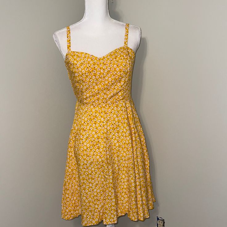 Brand New Never Worn Fitted A-line Sundress For Spring, Daytime Fitted Floral Print Sundress, Casual Lined Sundress For Spring, Fitted Spring Sundress, Fitted Floral Print Sundress For Daytime, Fitted Sundress For Spring, Casual Yellow Sundress For Date Night, Fitted A-line Sundress For Daytime, Lined Sundress For A Day Out In Spring