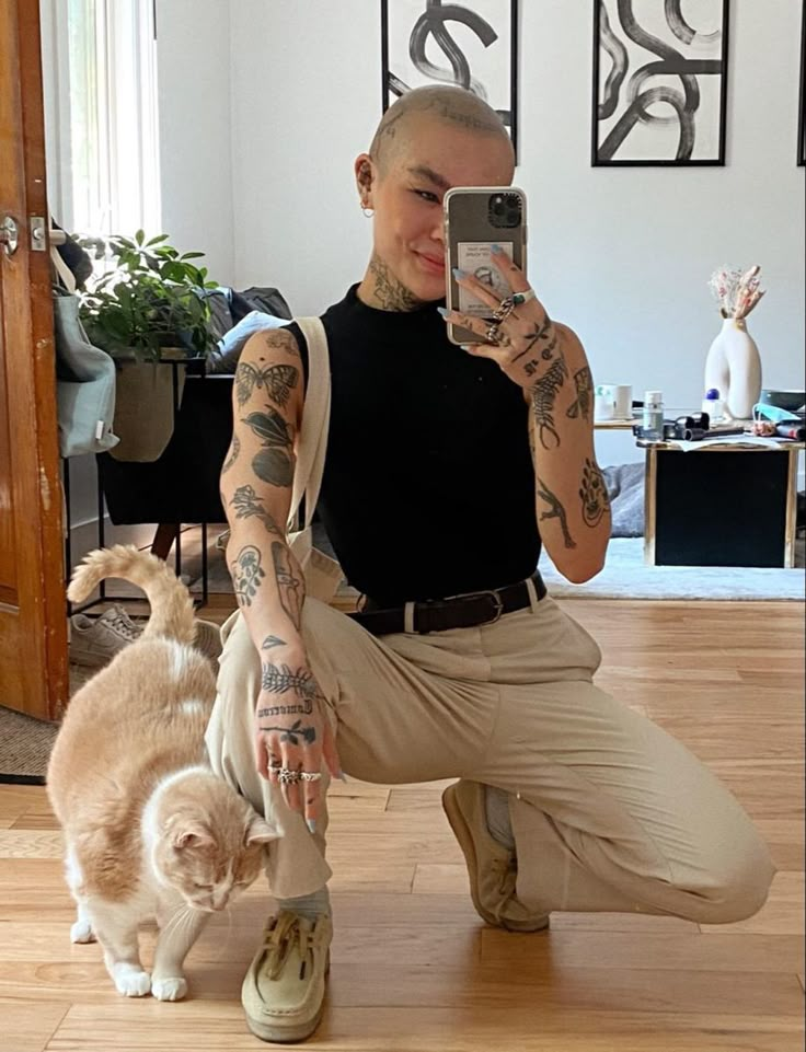 Shaved Head Outfits Women, Mei Pang Outfits, Shaved Head Outfits, Bald Women Aesthetic, Bald Women Fashion, Bold Haircuts, Short Hair Outfits, Shaving Your Head, Shave My Head