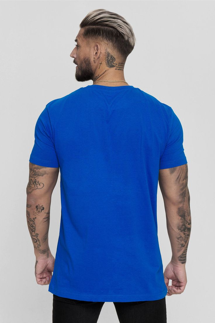 Men's blue monochrome t-shirt. A fresh colour, combine it with black jeans for contrast! Regular fit, made of stretchy and comfortable cotton. Modern Blue Cotton T-shirt, Blue Monochrome, Grey Sweatpants, Blue T Shirt, Blue T, Blue Tshirt, Cobalt Blue, Blue Man, Cobalt