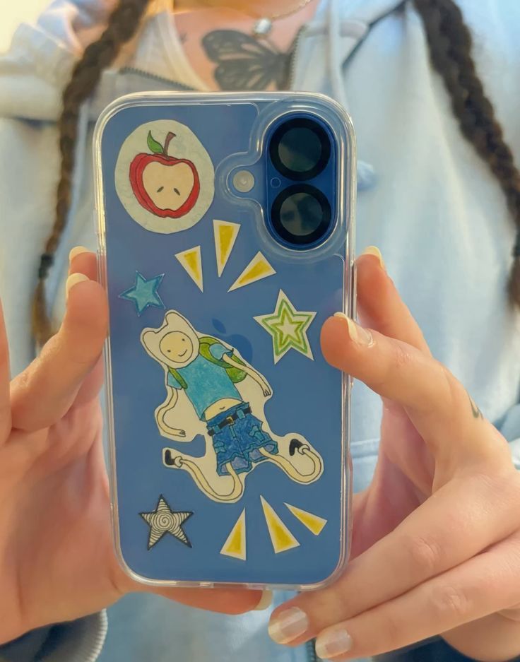 Silicone Phone Case Aesthetic, Adventure Time Phone Case, Case Ideas Phone, Back Of Phone Case Ideas, Phone Case Stickers Ideas, Clear Phone Case Ideas Aesthetic, Phone Case Design Ideas, Phone Case Inspiration, Adventure Time Aesthetic